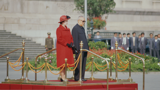 Queen Elizabeth II and Li Xiannian, the President of the People's Republic of China
