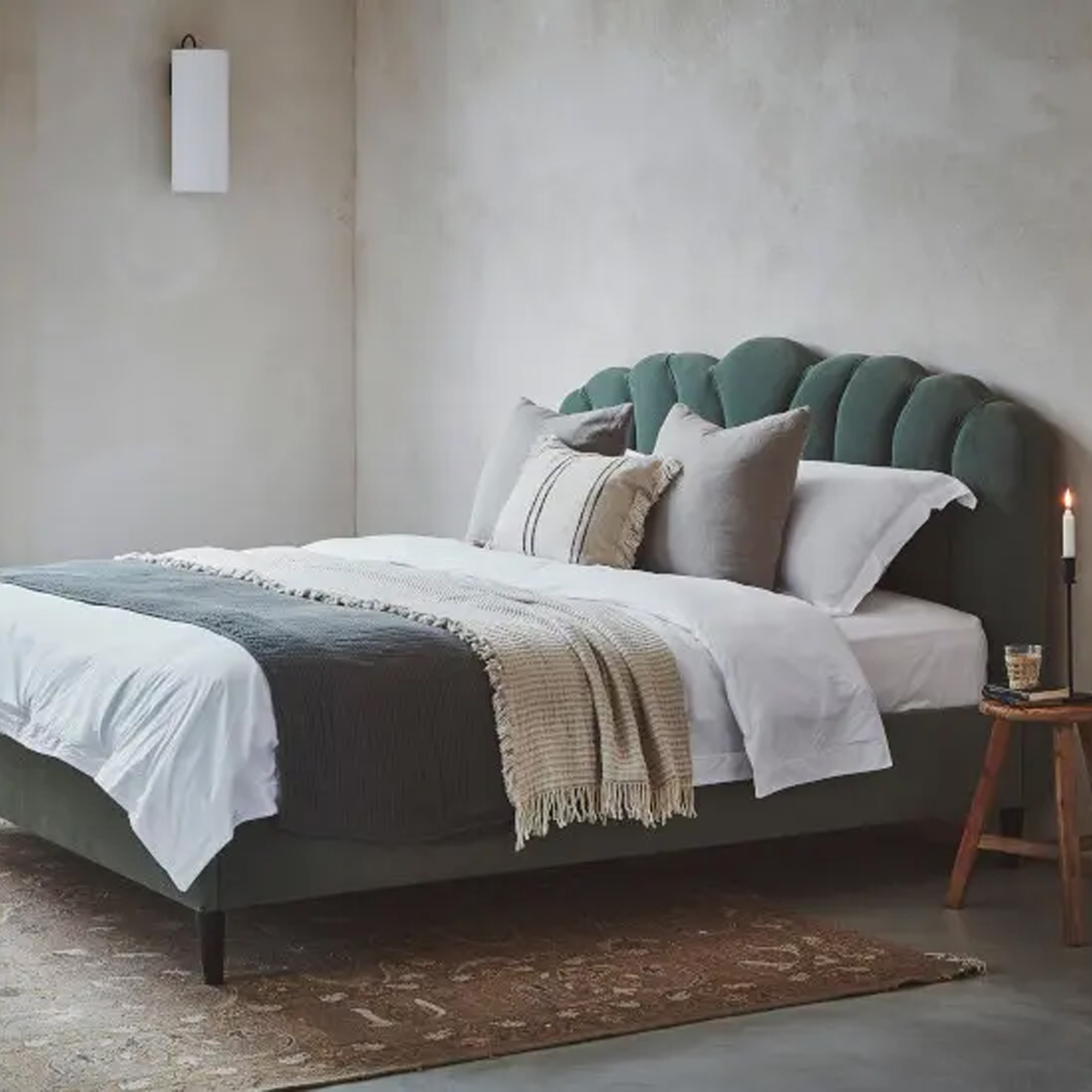 Darlings of Chelsea Snowdon headboard