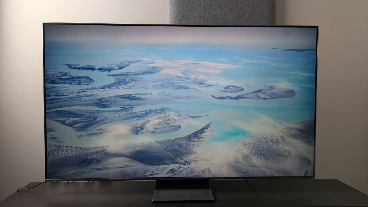 Samsung QN80F with photo from Art Mode on screen