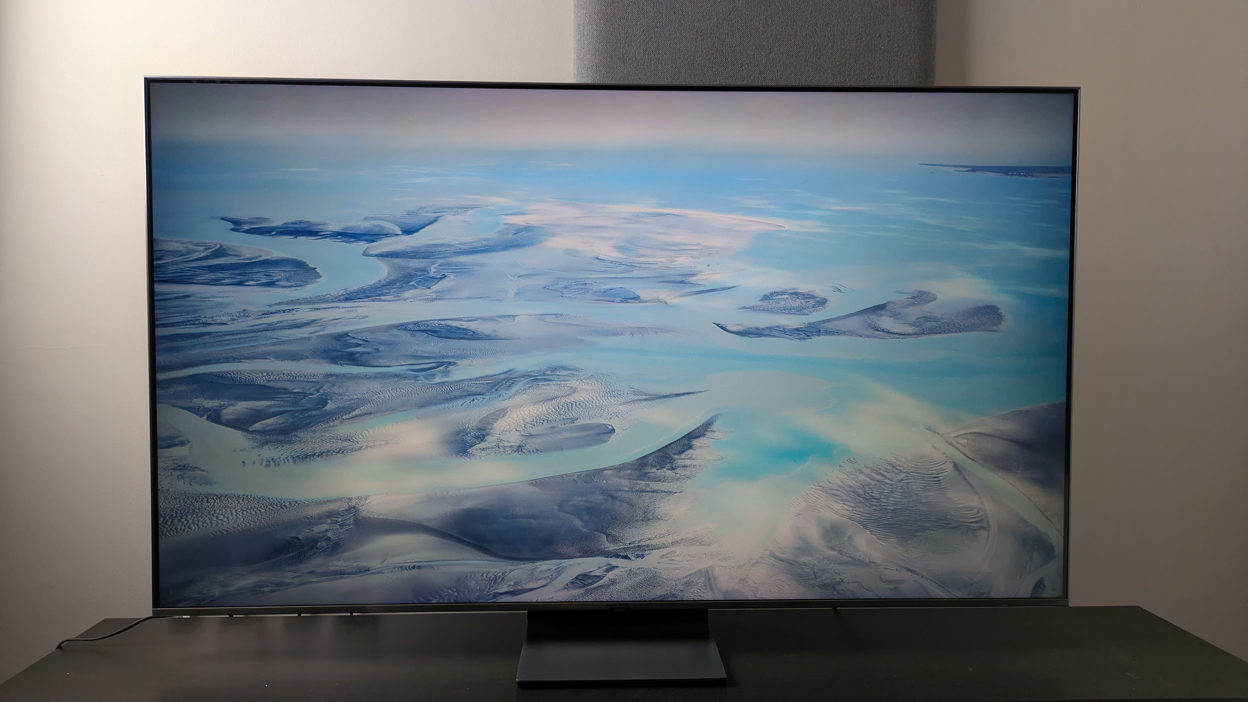 Samsung QN80F with photo from Art Mode on screen
