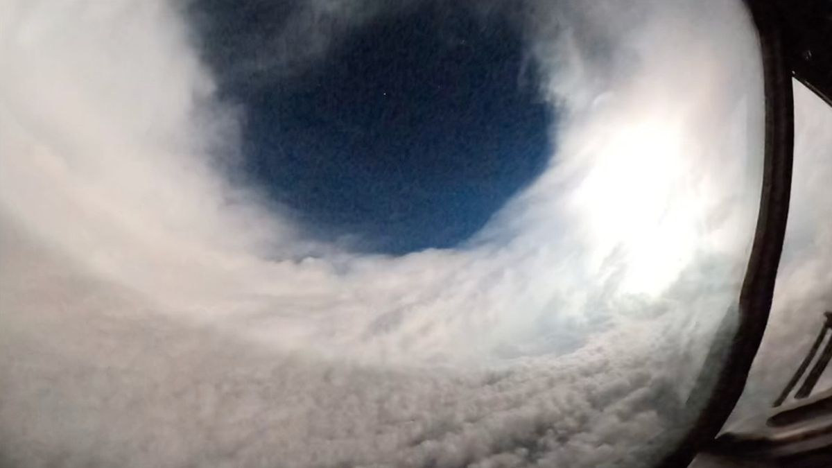 El huracán Lee luce aterrador en imágenes desde el interior de su ojo (vídeo)