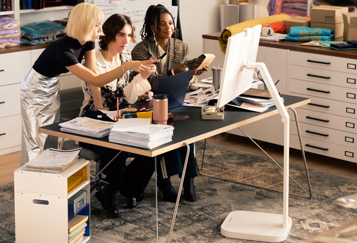 LG simply launched a 4K touchscreen monitor you’ll be able to roll round the home and sure, it has apps and fees your laptop computer too