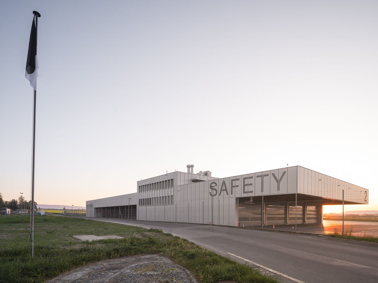 Halle 2 Safety, Payerne Air Base, by RDR architects