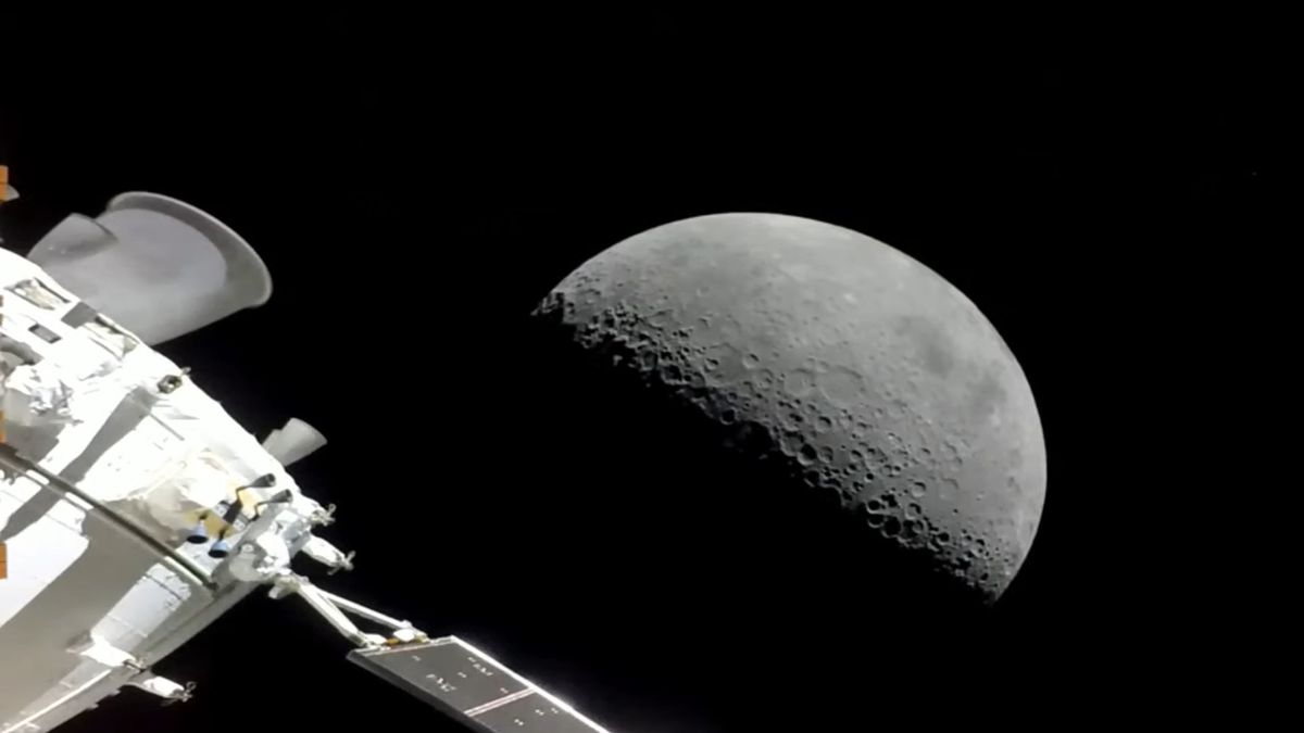 Artemis 1 Orion spacecraft on track for return to Earth after moon flyby