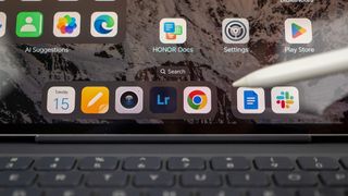 Pointing at the Honor MagicPad 2's taskbar with the Honor Magic Pen