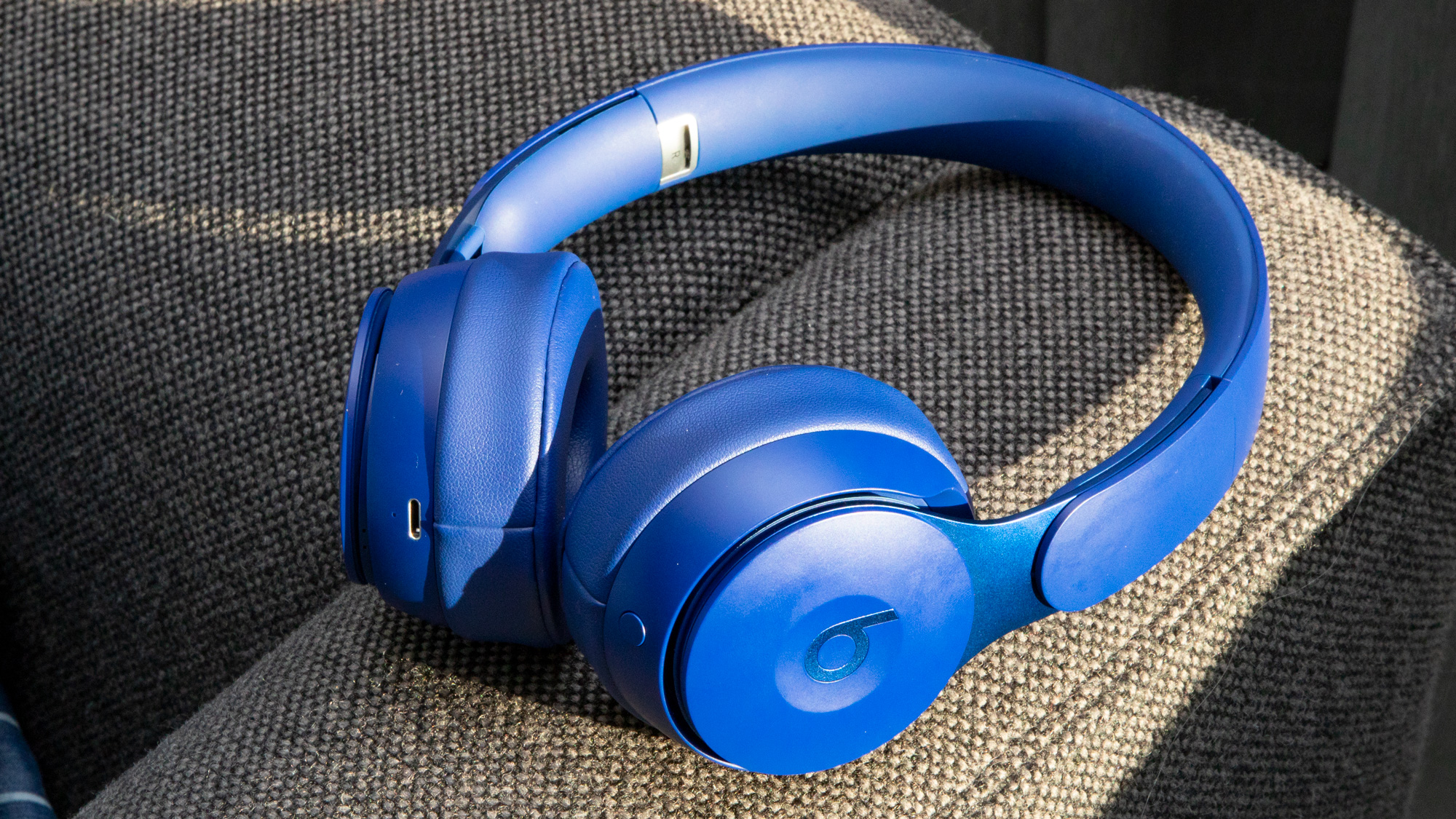 beats headphones dark blue