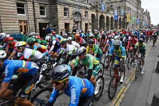 The elite men's road race leaves Edinburgh