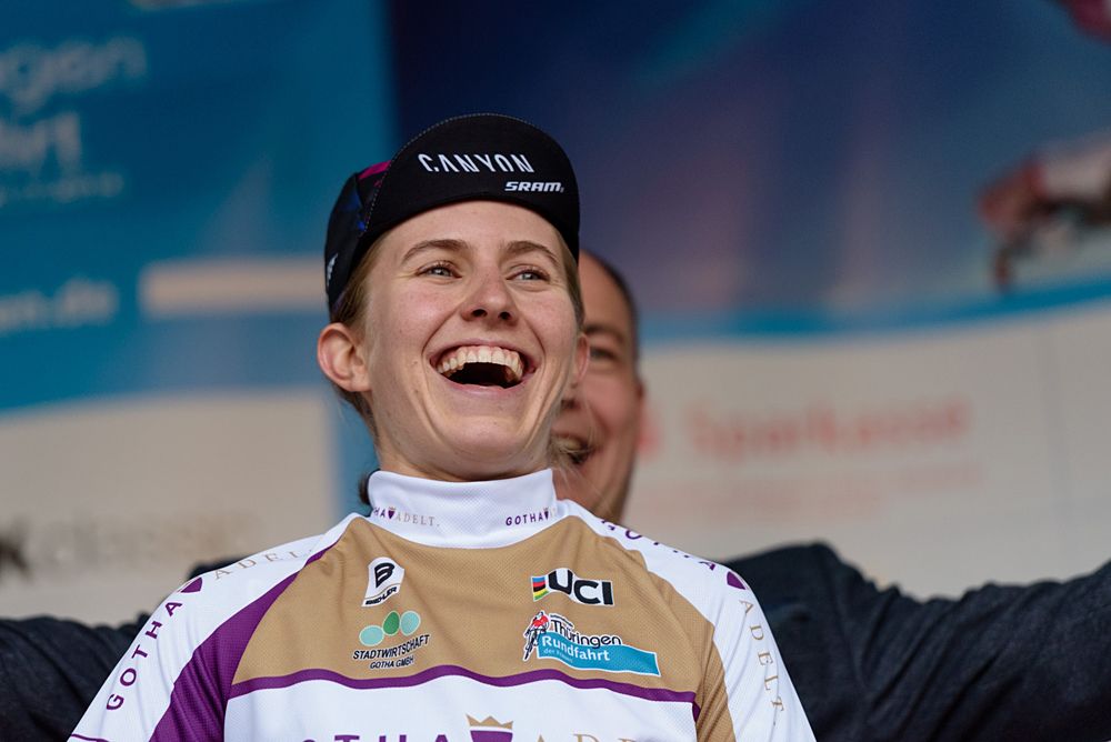 Alexis Ryan (CANYON//SRAM Racing) receives the best young rider jersey at Th&uuml;ringen Rundfarht 2016 - Stage 1