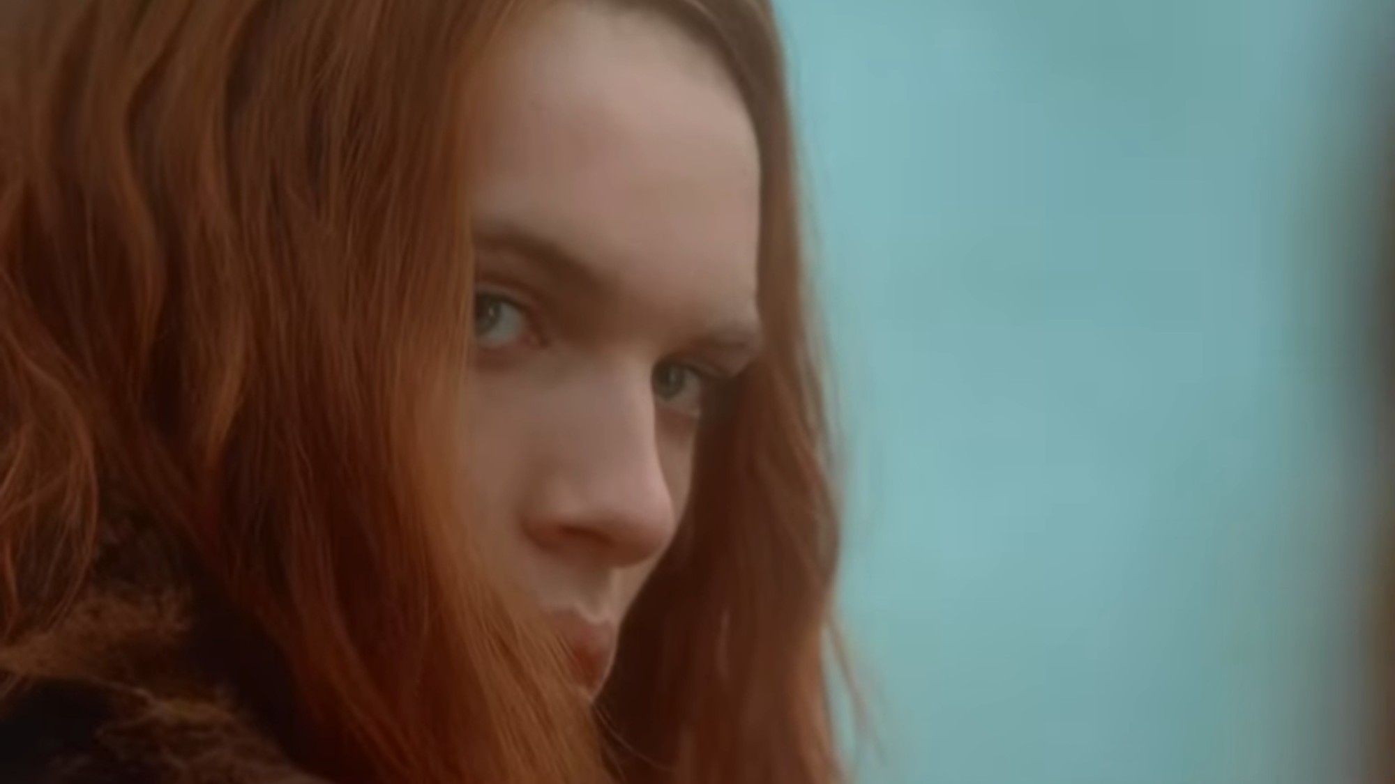 Jonathan Rhys Meyers looking over his shoulder in Velvet Goldmine