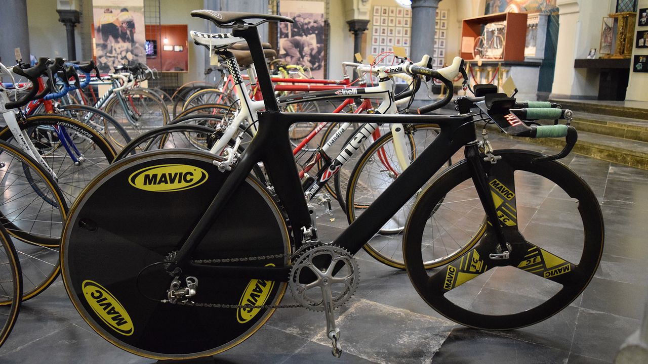 Jan Ullrich's Bianchi time trial machine with Mavic wheels and Campagnolo gearing