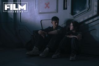 Cailee Spaeny and Archie Renaux in Alien: Romulus