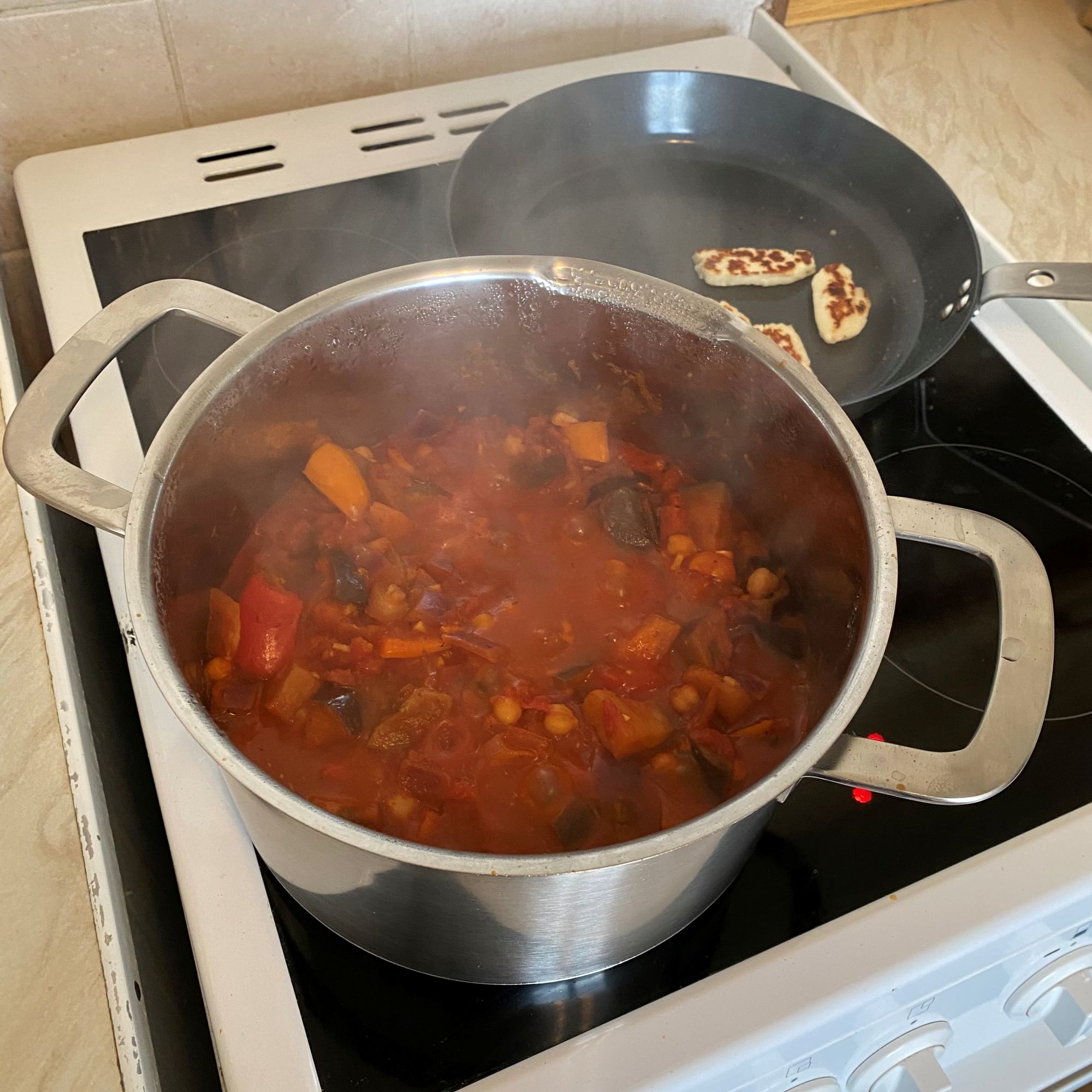 chilli con carne cooking in IKEA cookware