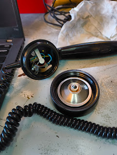 Have you ever wanted to see a 1950s rotary phone turned into a Bluetooth headset? Well, here's one anyway