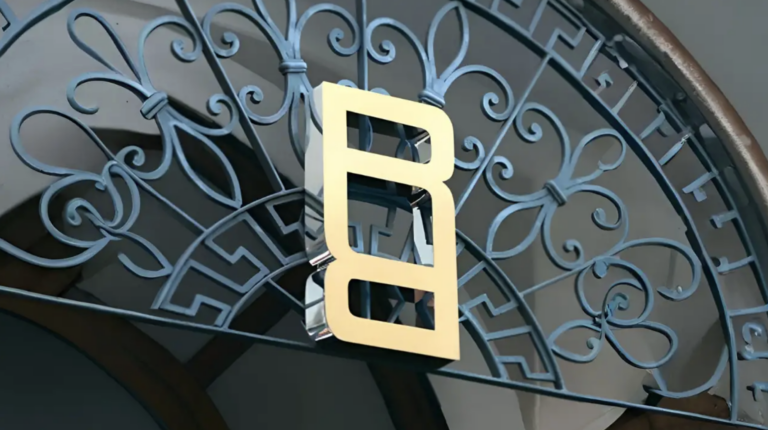 The new Range Rover logo