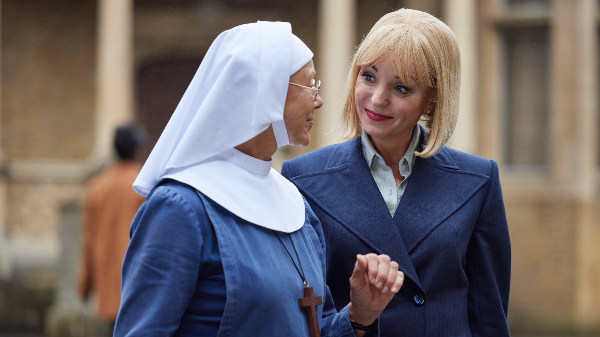 Sister Julienne (JENNY AGUTTER), Trixie Aylward (HELEN GEORGE)