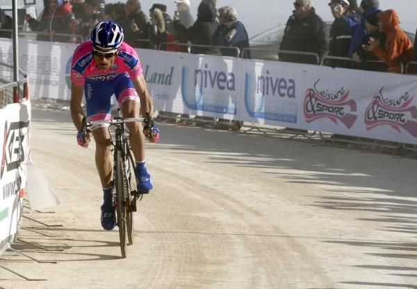 Michele Scarponi (Lampre-ISD) on the dirt finish