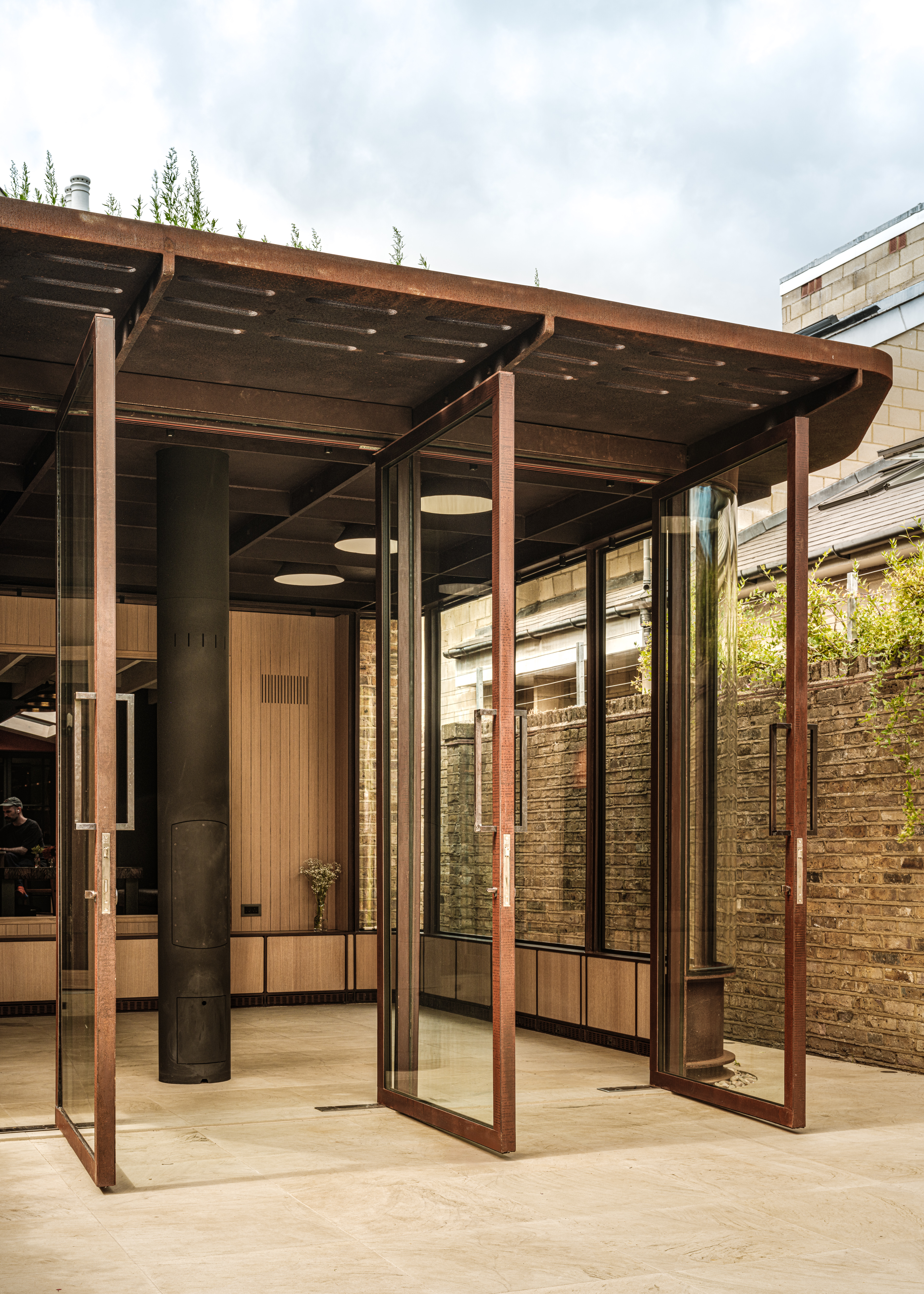 The Gallery, London, by Cagni Williams Associates