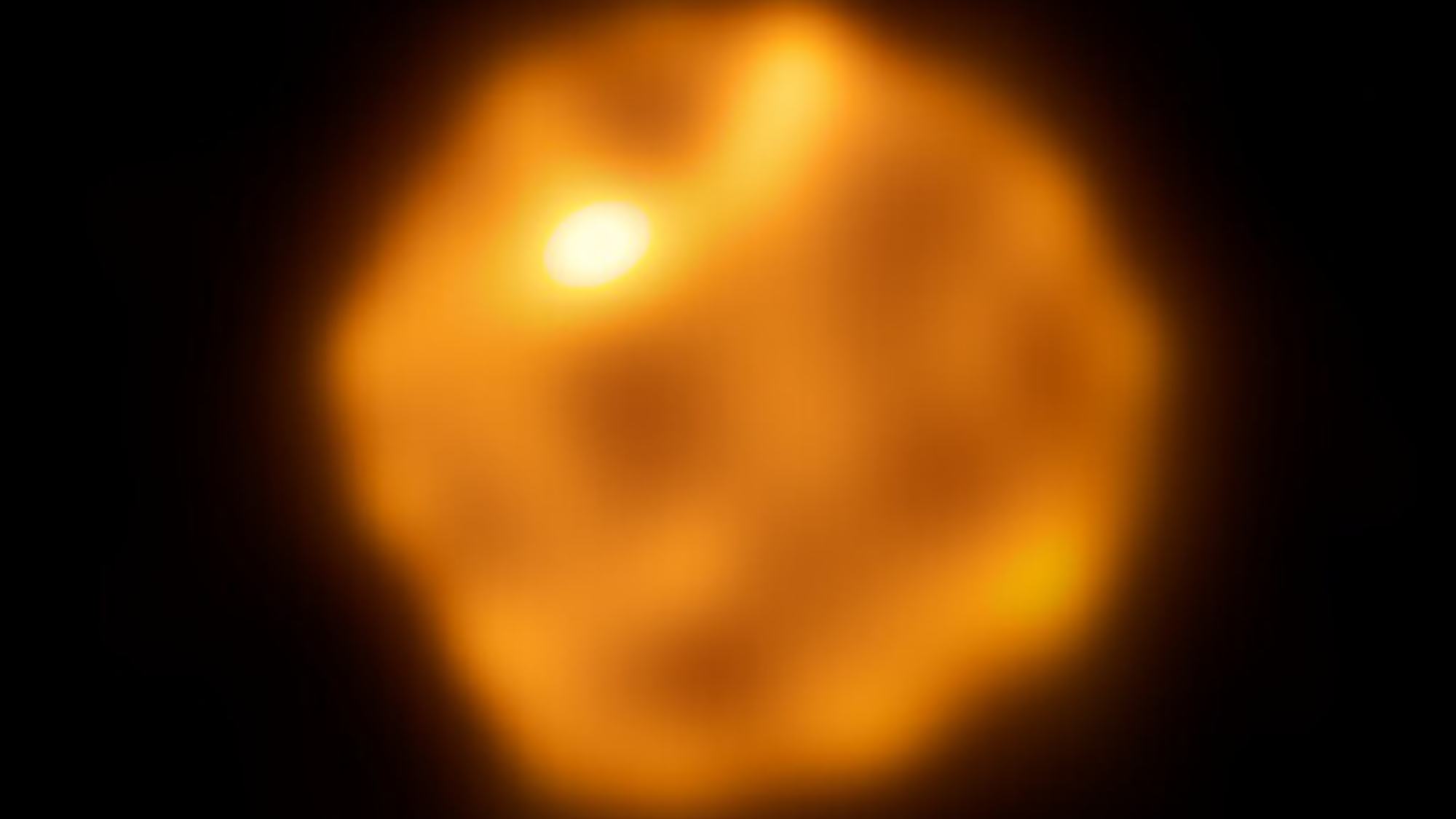 ALMA captures a stunning image of the doomed star Betelgeuse