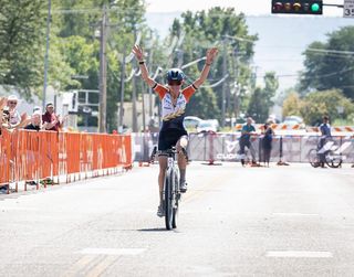 Los campeones nacionales de Gravel 2024: Brennan Wertz y Lauren Stephens