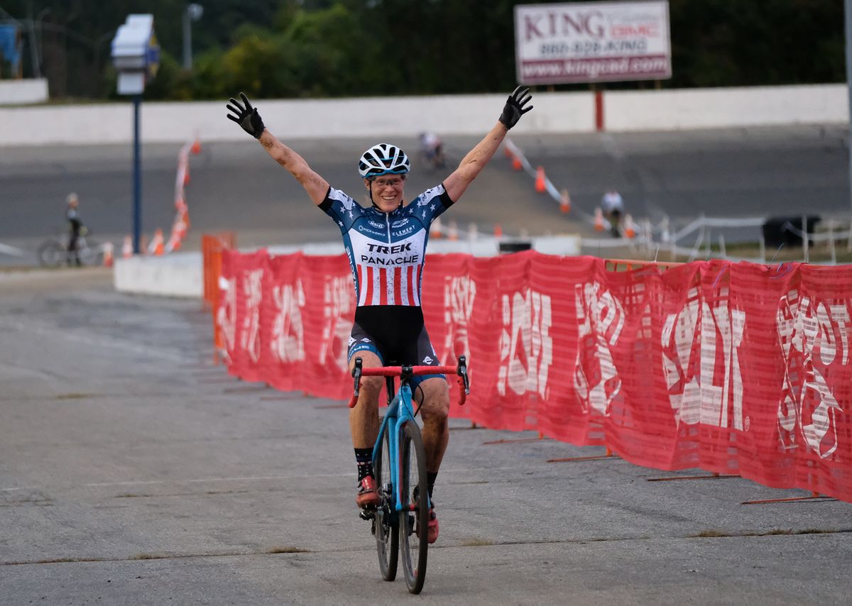 Katie Compton (Trek Panache) sweeps the inaugural weekend of Thompson racing