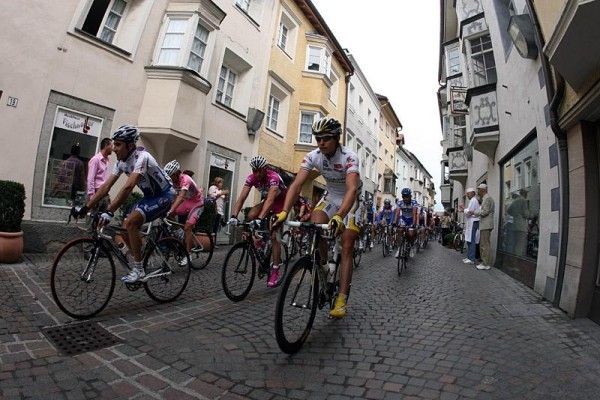 The peloton on the streetsof start city Bressanone/Brixen.