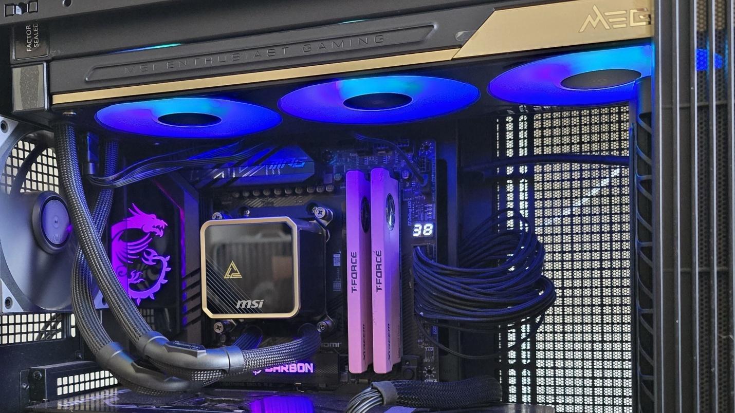 MSI MEG CoreLiquid E15 360 AIO