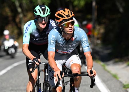 ANDORRA LA VELLA, ANDORRA - AUGUST 25: Oscar Onley of Great Britain and Netcompany INEOS Cycling Team competes in the chase group during the La Vuelta - 81st Tour of Spain 2026, Stage 4 a 104.8km from Andorra la Vella to Andorra la Vella / #UCIWT / on August 25, 2026 in Andorra la Vella, Andorra. (Photo by Tim de Waele/Getty Images)