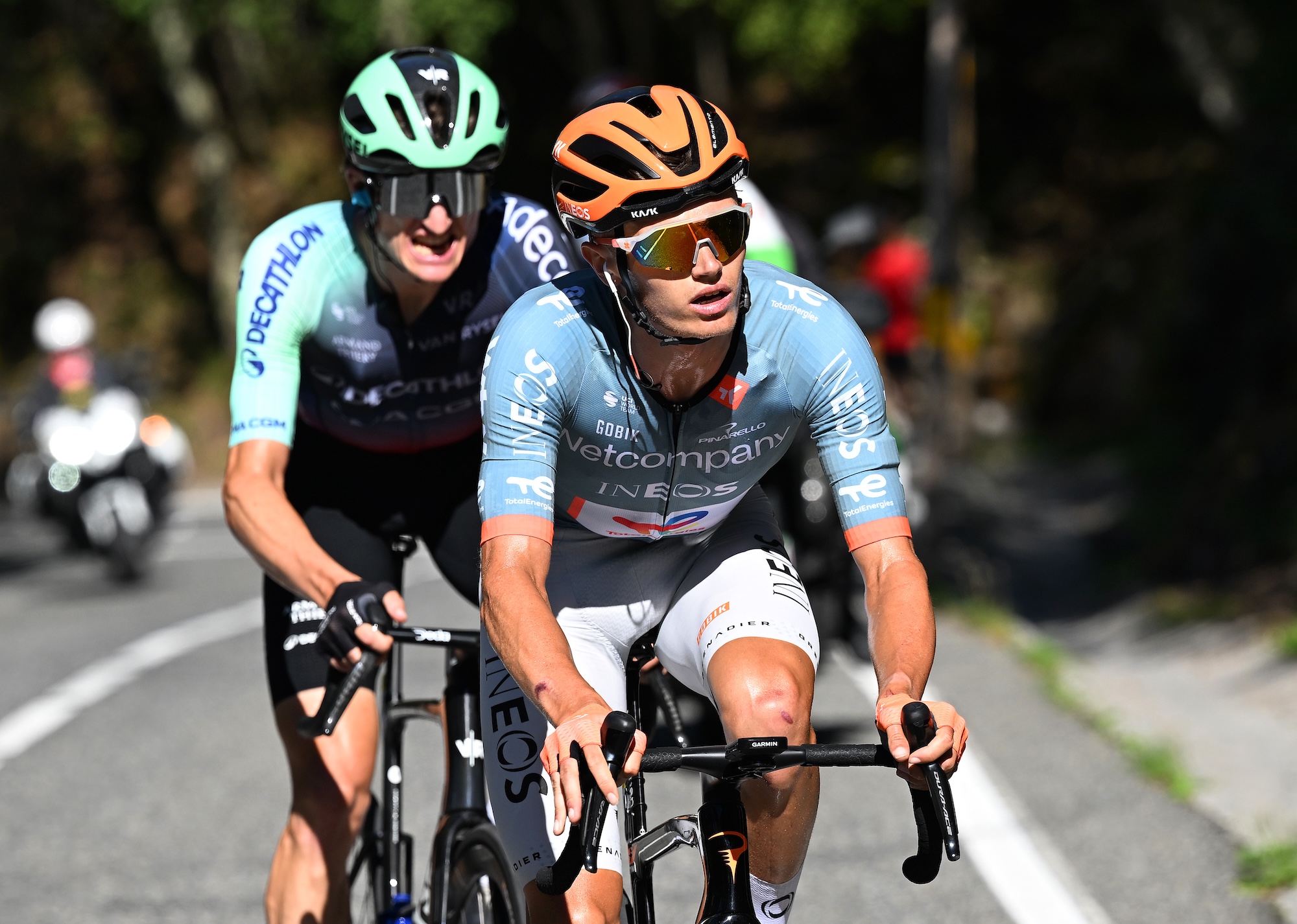 ANDORRA LA VELLA, ANDORRA - AUGUST 25: Oscar Onley of Great Britain and Netcompany INEOS Cycling Team competes in the chase group during the La Vuelta - 81st Tour of Spain 2026, Stage 4 a 104.8km from Andorra la Vella to Andorra la Vella / #UCIWT / on August 25, 2026 in Andorra la Vella, Andorra. (Photo by Tim de Waele/Getty Images)