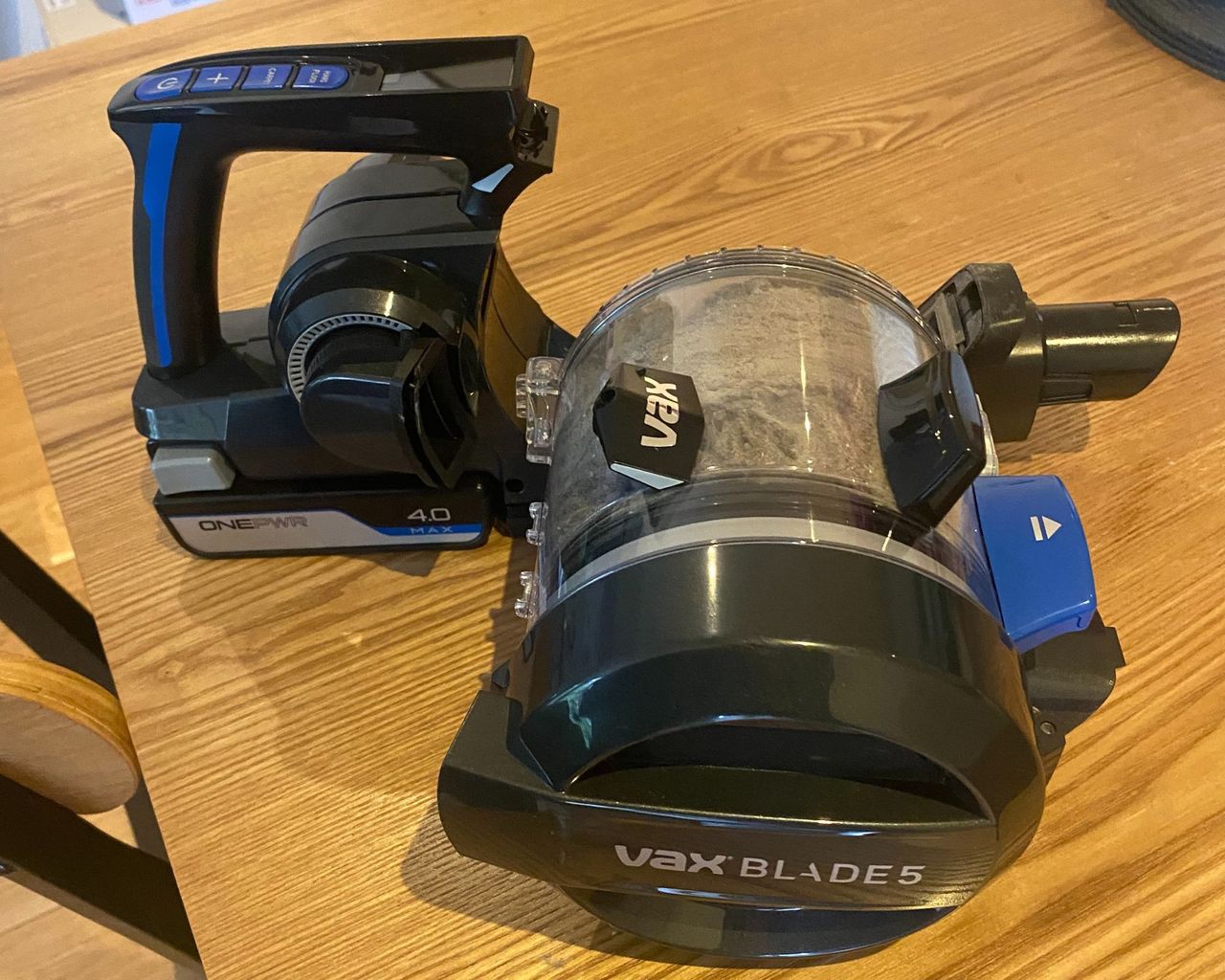 Vax vacuum handheld part with the dust inside and compartments separated