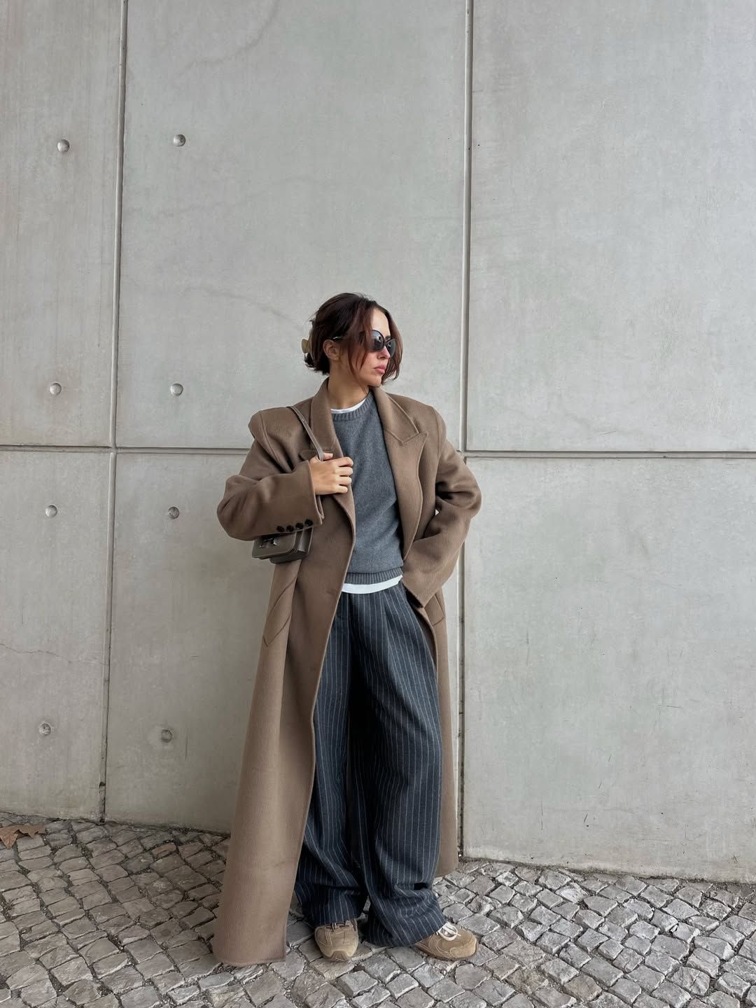Débora Rosa in a long jacket.