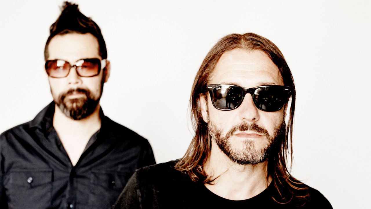 a press shot of feeder