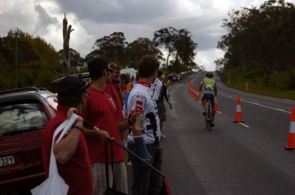 Team members watch on as Richard Vollebregt (Southern Highlands) rides away from the second feed station.