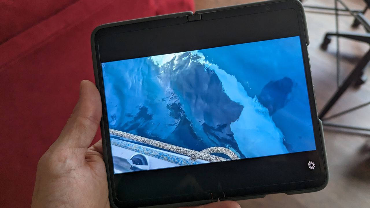 Comparing viewing angles on the Google Pixel Fold's large inner display