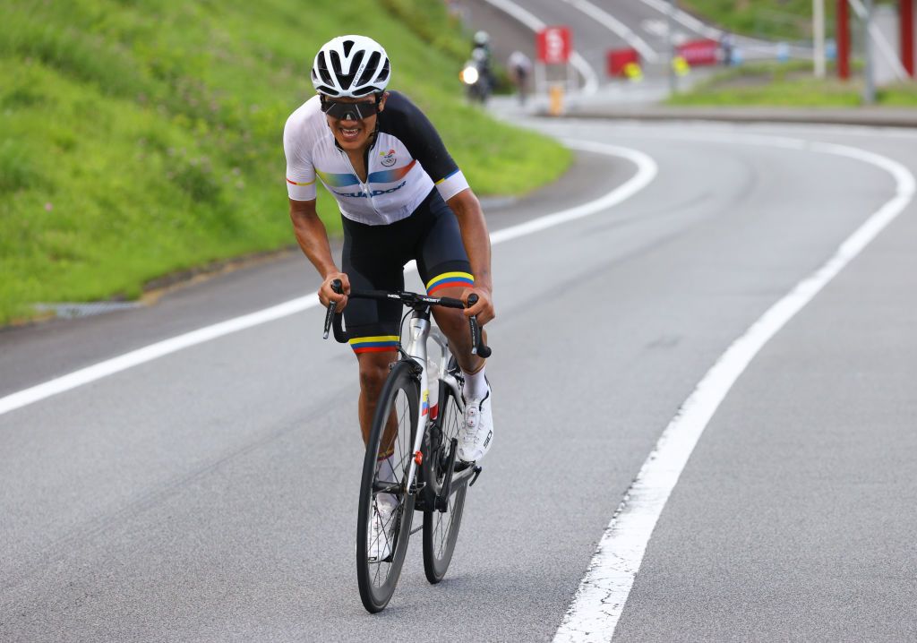 OYAMA JAPAN JULY 24 Richard Carapaz of Team Ecuador in the breakaway during the Mens road race at the Fuji International Speedway on day one of the Tokyo 2020 Olympic Games on July 24 2021 in Oyama Shizuoka Japan Photo by Tim de WaeleGetty Images