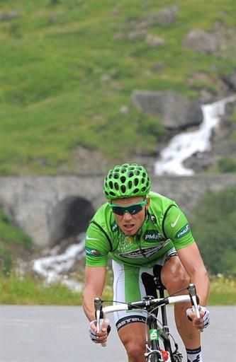 Points leader Thor Hushovd (Cervelo TestTeam) went on a solo attack to earn maximum points at an intermediate sprint line.