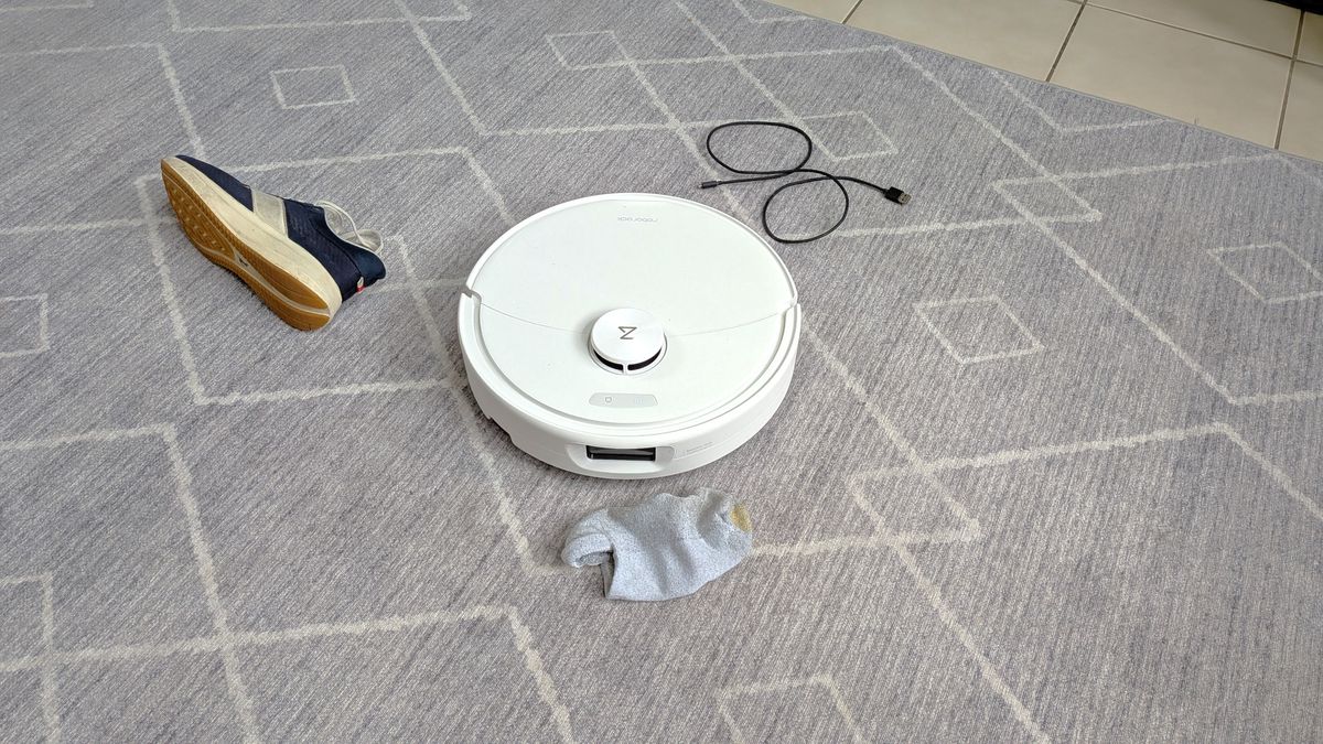 Roborock Qrevo 2 Pro avoiding obstacles on the floor