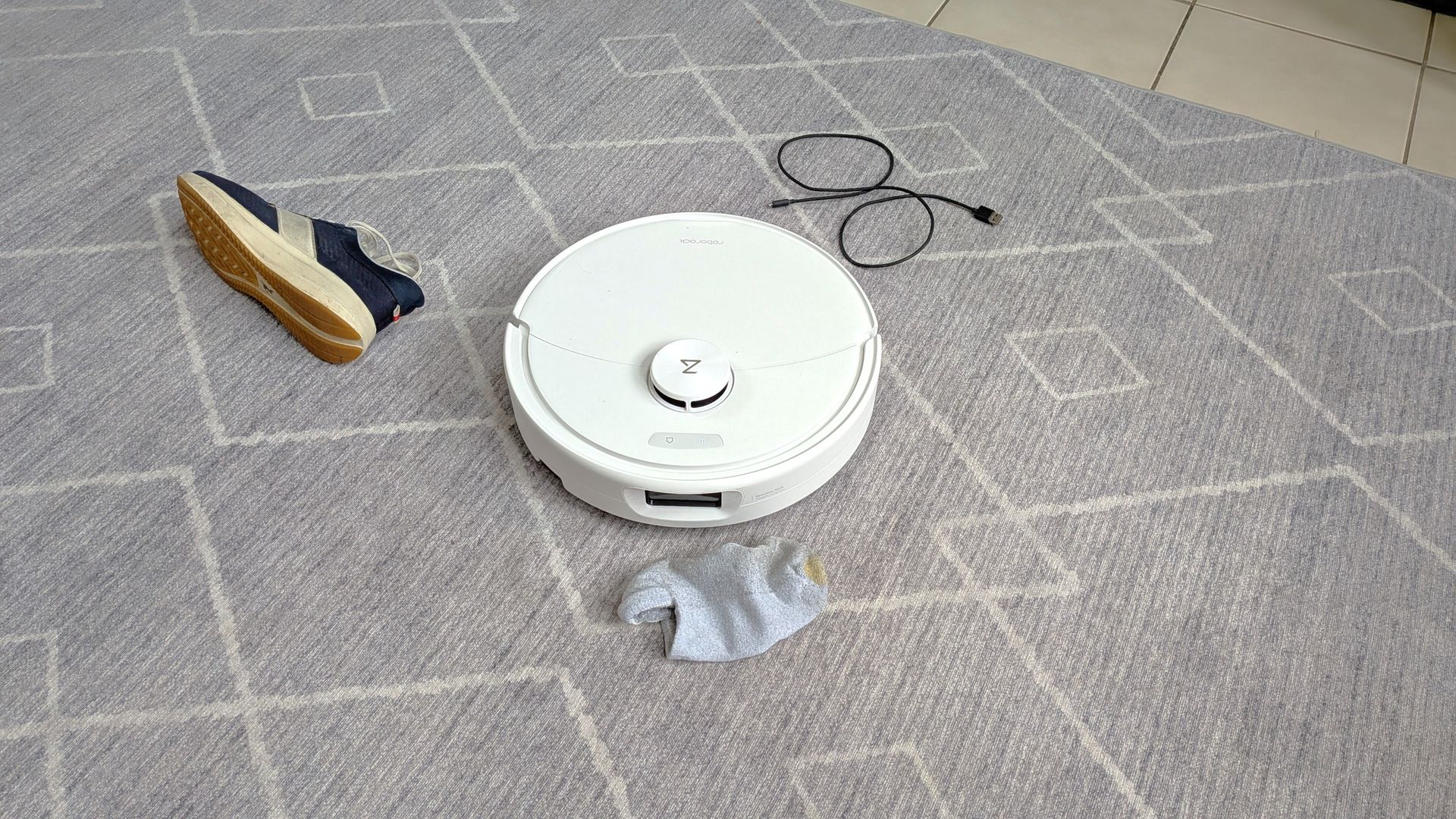Roborock Qrevo 2 Pro avoiding obstacles on the floor