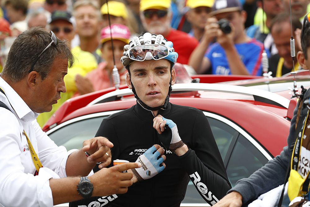 Rimain Bardet (AG2R La Mondiale) showed his fatigue on the Col du Portet