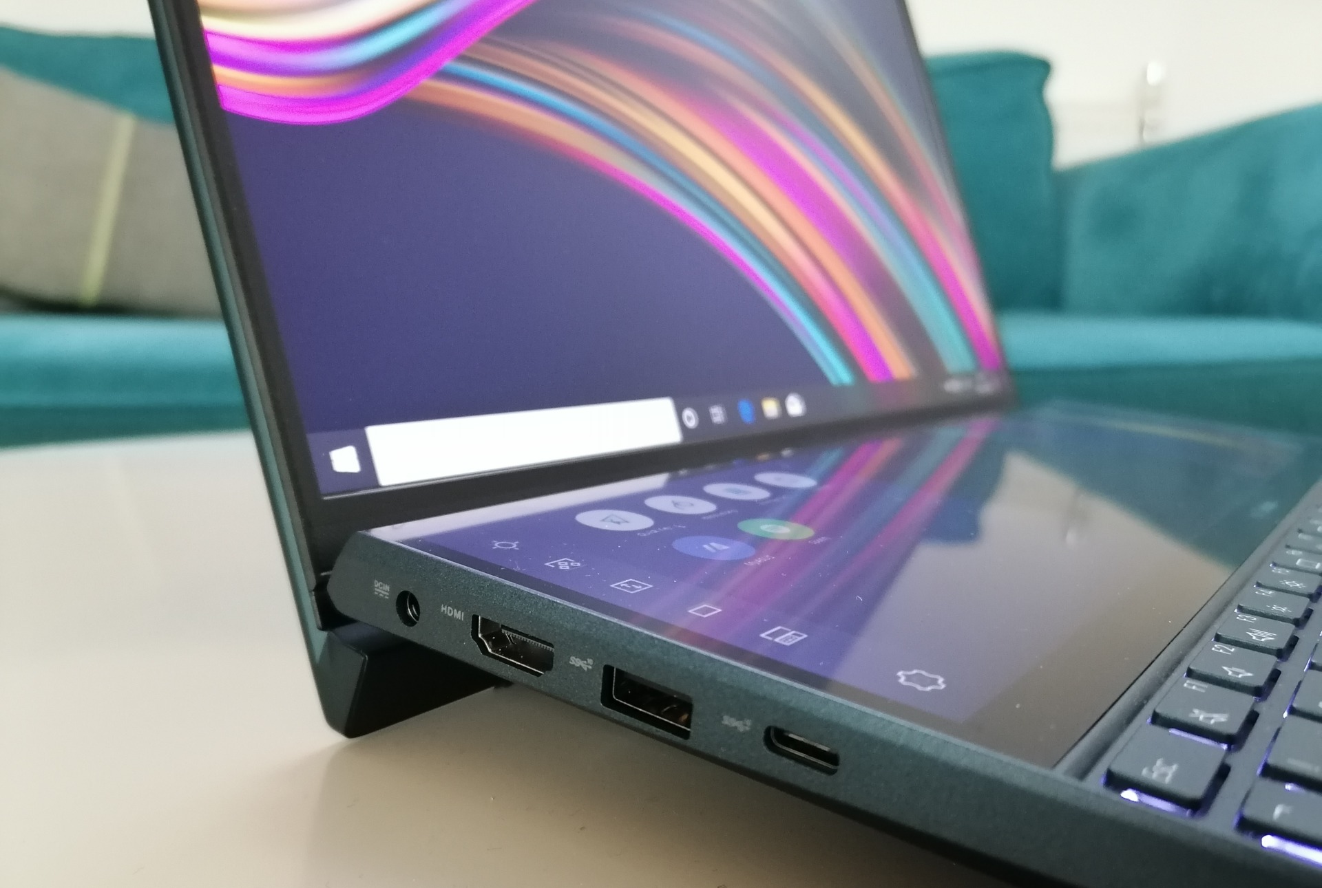 ASUS Zenbook Duo review - 6 things to know about the new ASUS laptop