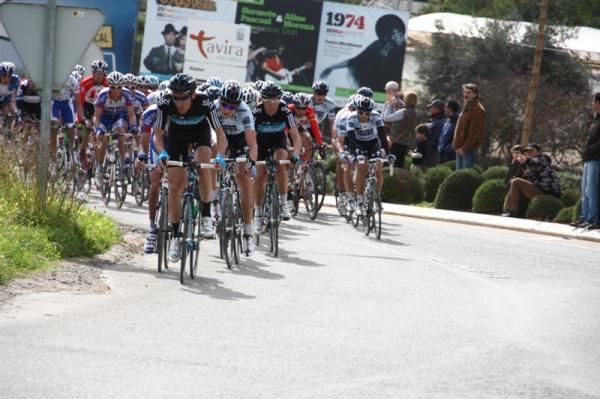 The gap to the peloton was very short