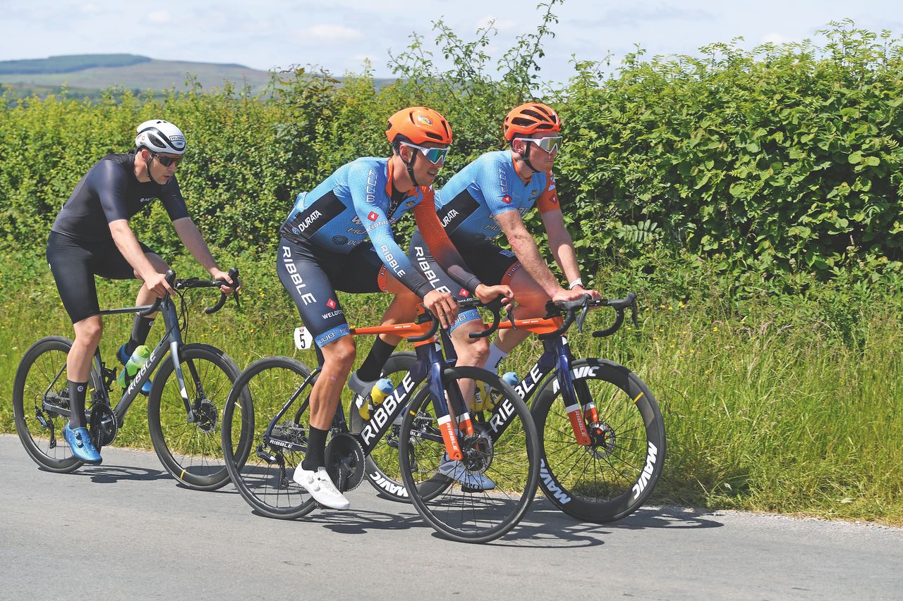 Danny Lloyd riding alongside Ribble-Weldtite riders