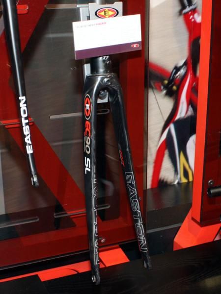 A tapered version of Easton's EC90 SL fork features a standard 1 1/8" upper diameter mated to a 1 1/2" dimension at the crown for greater stiffness.