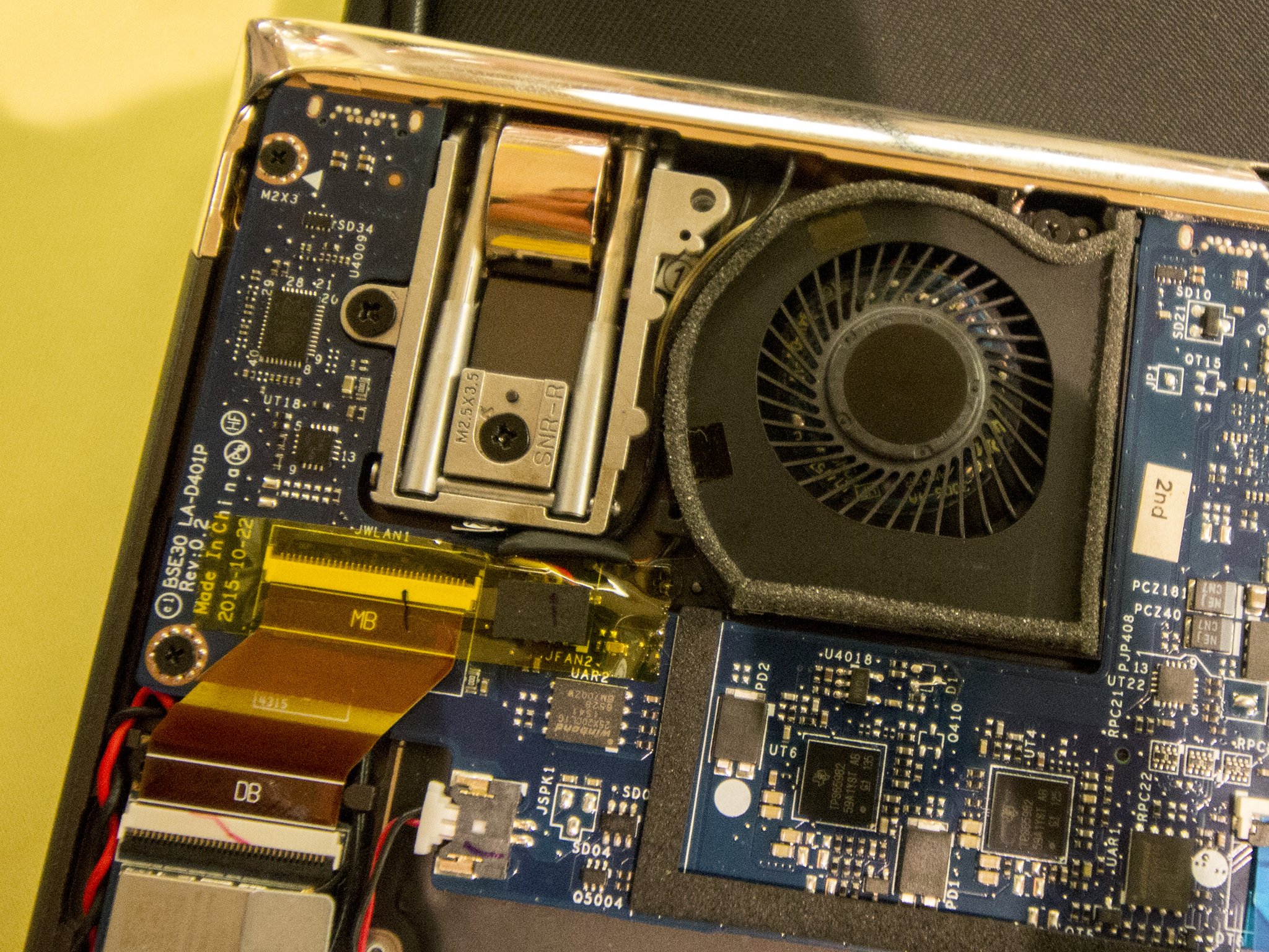 HP Spectre hinge bottom open
