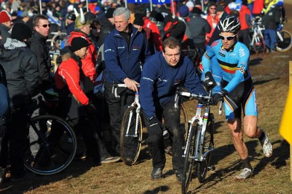 Niels Albert (Belgium) gets a bike change