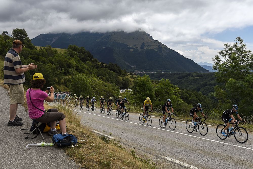 Team Sky leads the peloton during stage 18