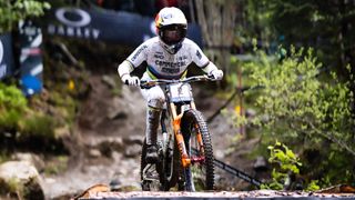 Myriam Nicole in the rainbow jersey at Fort William