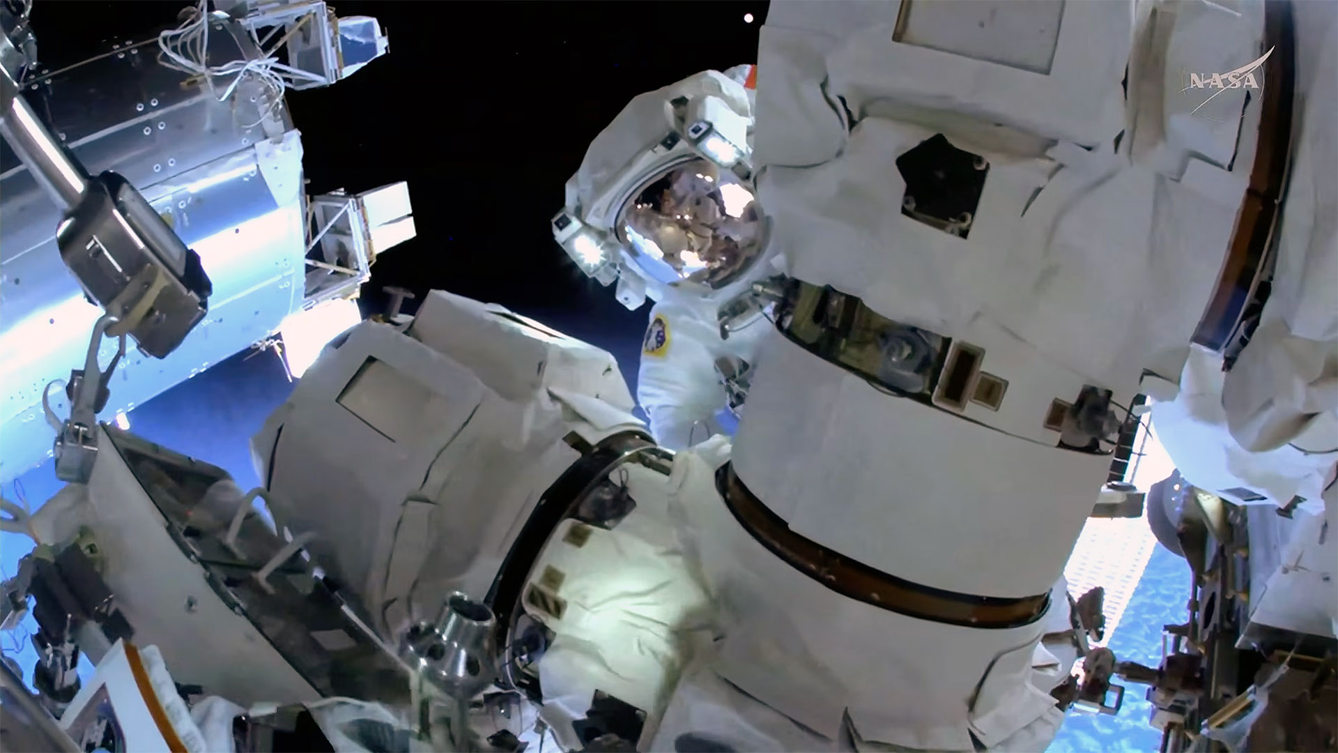 Astronauci NASA naprawili Canadarm2 podczas 7-godzinnego spaceru kosmicznego