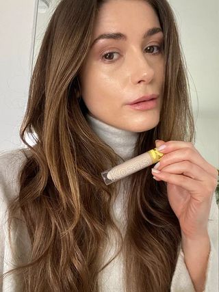 Eleanor Vousden wearing the Kosas concealer