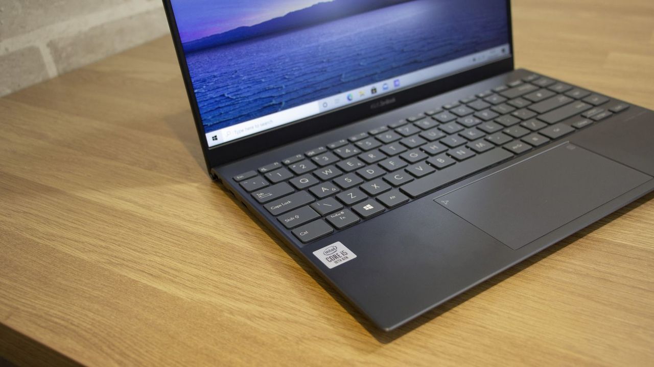 Asus ZenBook 14 UX425J keyboard