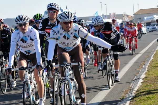 Hubert Dupont (AG2R La Mondiale) and teammate Yuriy Krivtsov.